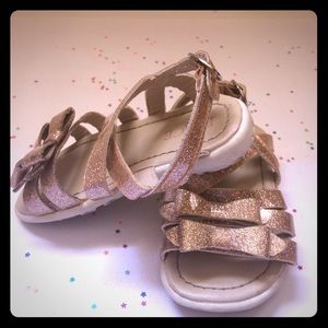 🧜🏻‍♀️ Children’s place gold sandals 🧜🏻‍♀️